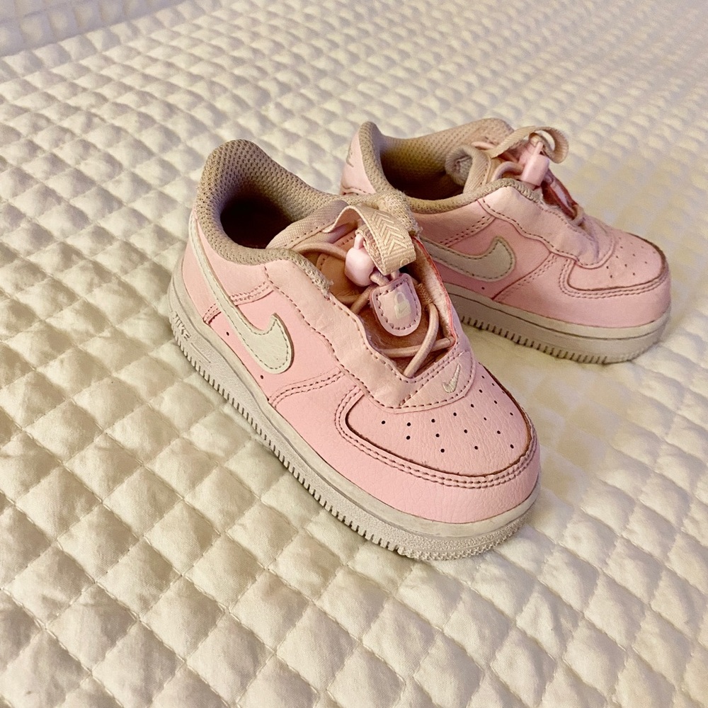 Toddler Nike Air Force 1 pink